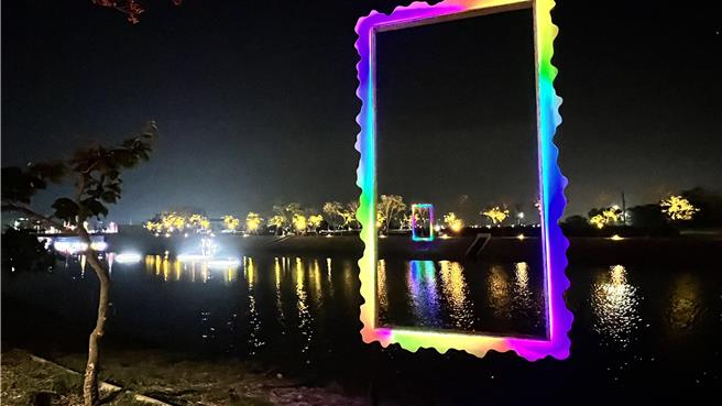 月津港灯节近年成为许多新锐艺术家崭露锋芒的重要发表平台。（张毓翎摄）