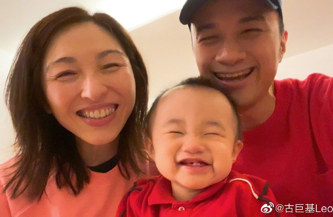 古巨基和妻子陳英雪婚後育有1子。（圖／取自古巨基微博）
