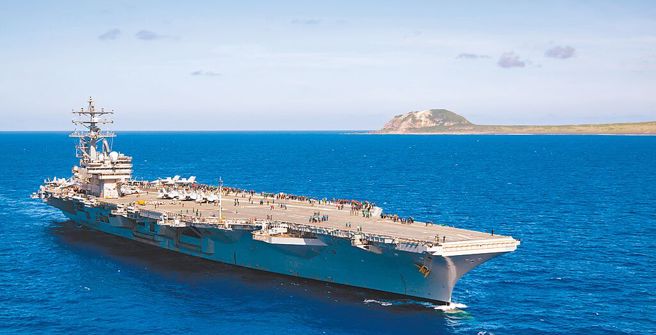 圖為美國航母雷根號打擊群。（摘自美國海軍印太司令部官網）