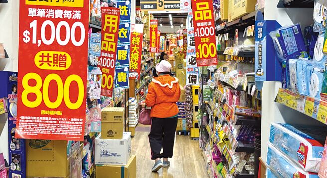 国发会公布2023年12月景气灯号为黄蓝灯，显示景气仍持续復甦中。图／本报资料照片