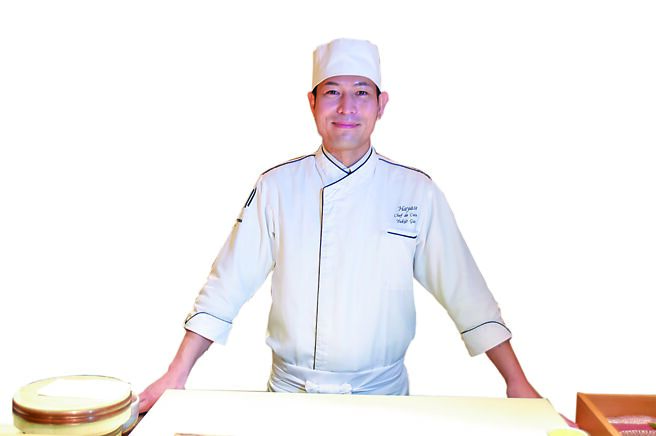 JR東日本台北館內日料餐廳〈HAYASE〉的日籍料理長郡司行雄（Yukio Gunji），廚藝資歷逾25年、專攻傳統日本料理。圖／姚舜