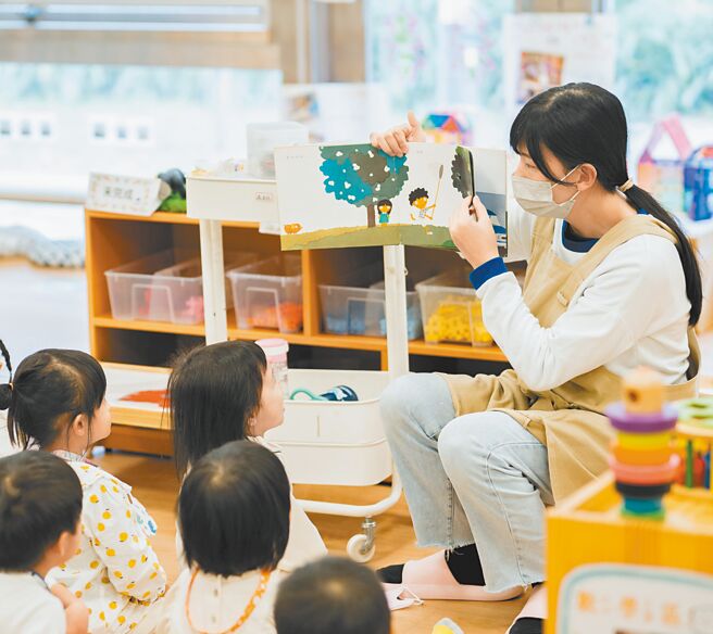 不少家长抱怨，台湾公托、公幼非常难抽，根本感受不到有少子化问题。（示意图／桃市教育局提供／吕筱蝉桃园传真）