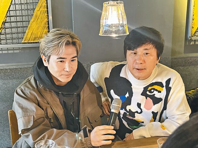 胡瓜（右）、歐漢聲26日出席餐敘，透露正在計畫新節目。（池宗玲攝）