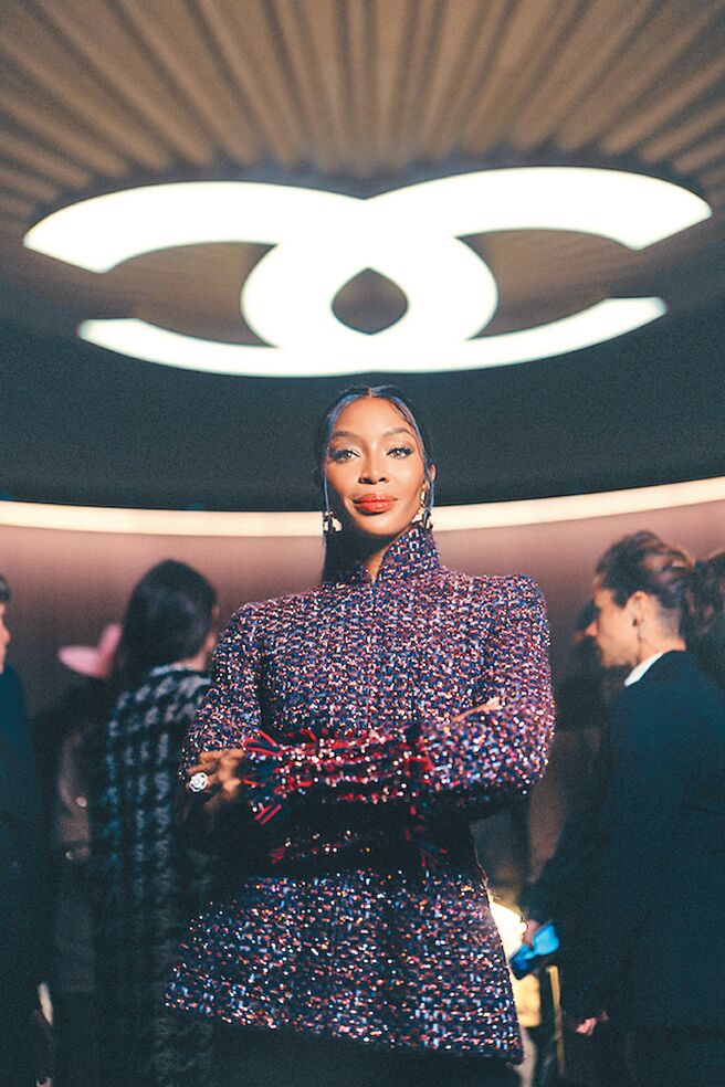 黑珍珠娜歐蜜不只在CHANEL前導影片現身，同時也現身大秀現場。（CHANEL提供）
