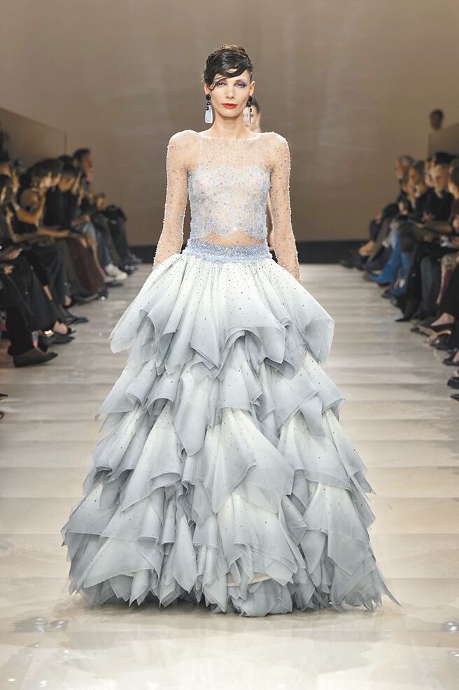 GIORGIO ARMANI PRIVE 2024春夏系列，在巴黎东京宫举行大秀。（GIORGIO ARMANI提供）