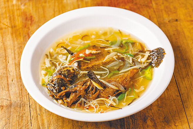 「百味五柳居」带有温和酸甘滋味。（百年台菜丰办桌提供）