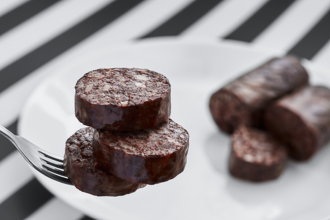 男吃「黑布丁」四肢發紫 多重器官衰竭亡 致命原因曝