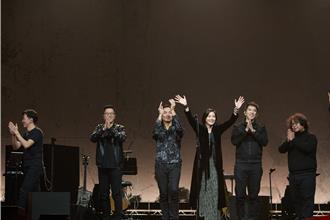 安溥为哄儿上床只睡1小时   香港开唱变声秘诀曝光