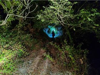 跟著導航走卻卡山區邊坡 消防獲報救出18歲重機女騎士