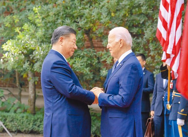 拜登與習近平再次通話？  白宮曝時間點。圖為美國總統拜登（右）在舊金山與大陸國家主席習近平（左）舉行美中元首會晤。（摘自中國駐美大使謝鋒社群媒體X）