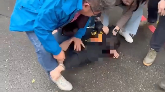 警方循线压制逮捕犯案凶嫌。 （翻摄画面）