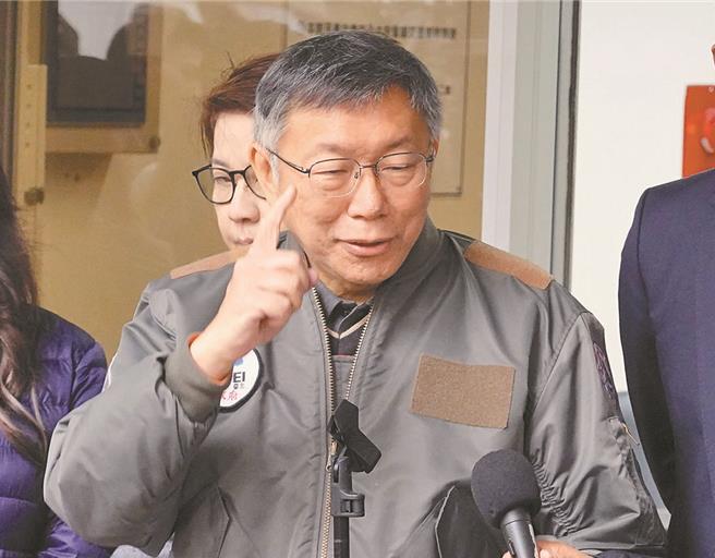 民眾黨主席柯文哲26日出招，除黨團提出4項國會改革，還要求藍綠候選人到黨團溝通。民眾黨不分區立委當選人黃國昌另提出委員會改「單一召委制」，盼藍綠回應。（資料照片，姚志平攝）