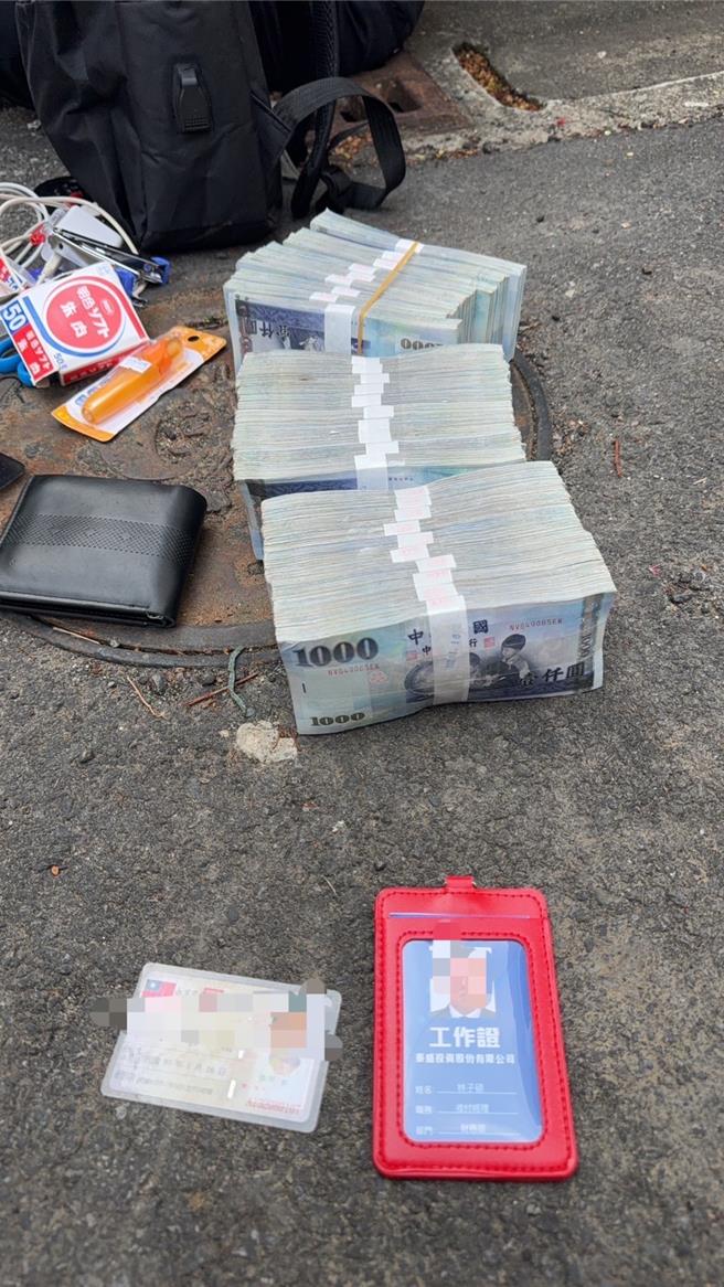 警方查扣290万元赃款。（民眾提供／李京升苗栗传真）