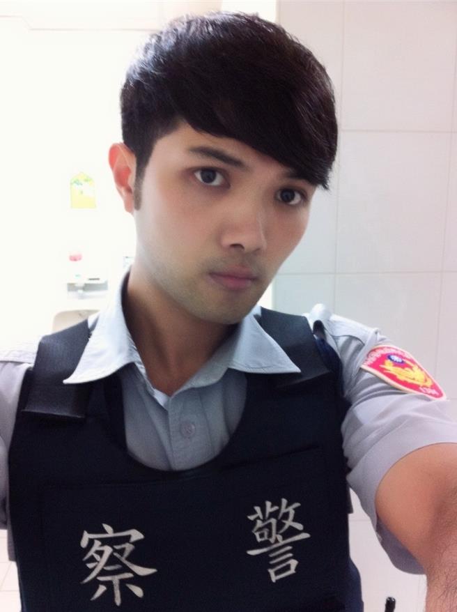 凃皓文为警专25期毕业，曾经是15年的资深警员，却在请育婴假陪妻子后，决定转头餐饮业。（凃皓文提供／程炳璋台南传真）