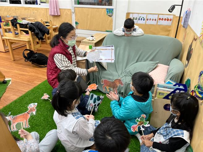 為讓雙薪家庭的父母無後顧之憂，基隆市政府自今年寒假起，在全市公立幼兒園提供全日延長照顧服務。（基隆市政府提供／張志康基隆傳真）