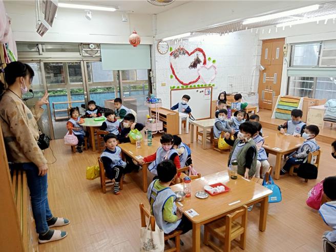 為讓雙薪家庭的父母無後顧之憂，基隆市政府自今年寒假起，在全市公立幼兒園提供全日延長照顧服務。（基隆市政府提供／張志康基隆傳真）