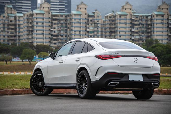 GLC Coupe车尾线条优美，尾灯造型超吸睛。（陈大任摄）