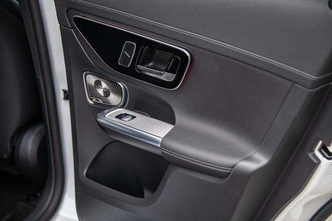 车门扶手造型相当特殊。（陈大任摄）