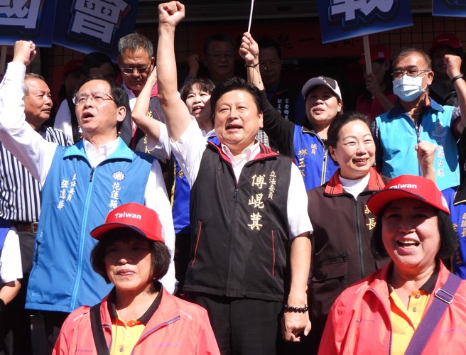 傅崐萁（中）將出任國民黨立法院黨團總召。（中時資料照／羅亦晽攝）