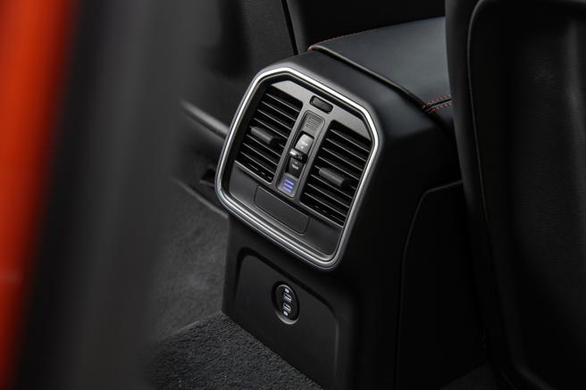 後座溫控出風口。（陳大任攝）