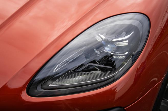 LED頭燈系統含保時捷動態照明升級系統（PDLS Plus）。（陳大任攝）