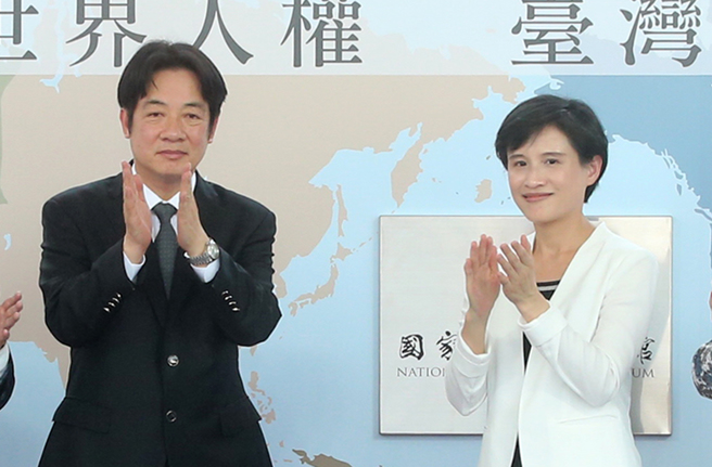 民進黨主席賴清德（左）當選2024總統，前文化部長鄭麗君（右）被點名可能擔任閣揆。（資料照，趙雙傑攝）