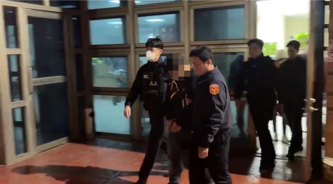 龚姓男子深夜认错情敌猛砍，27日晚间遭警方逮捕，还搜出大麻。（新湖分局提供／邱立雅竹县传真）