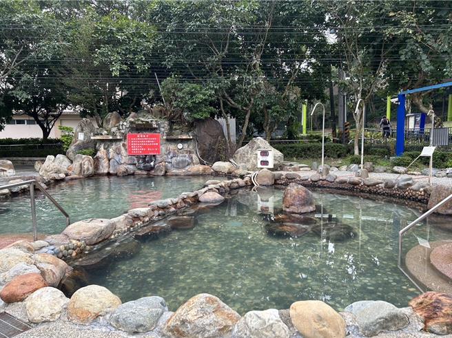 礁溪乡立游泳池的泡汤区、SPA池区今（28日）上午员工检视时，发现池区管线爆管，目前紧急修復中，预计从明日29日起至2月4日休池1周，游泳池区仍可正常使用。（礁溪乡公所提供／吴佩蓉宜兰传真）