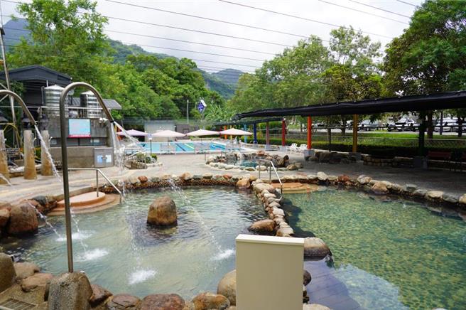 礁溪乡立游泳池的泡汤区、SPA池区今（28日）上午员工检视时，发现池区管线爆管，目前紧急修復中，预计从明日29日起至2月4日休池1周，游泳池区仍可正常使用。（礁溪乡公所提供／吴佩蓉宜兰传真）