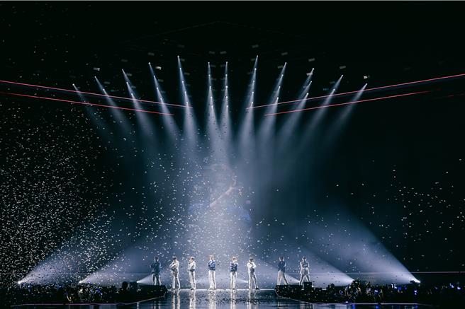 8人在自我介绍时一样非常努力用中文和台下粉丝互动。（读者提供）