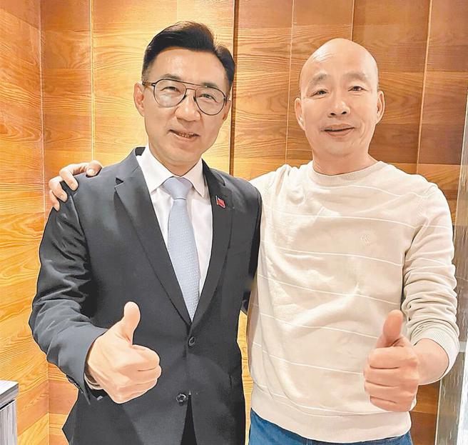 民眾党主席柯文哲要求蓝绿候选人到党团沟通，国民党院长参选人韩国瑜29日上午9时将拜访民眾党团。左为立委江启臣。（摘自韩国瑜脸书）