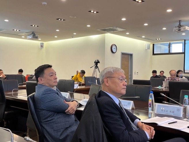 與會貴賓前大法官蘇永欽教授、中國國民黨智庫代表高思博副教授。（中華民國憲法學會提供）