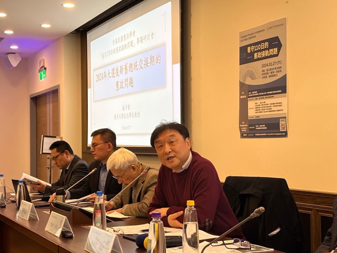 東吳大學法律學系李念祖教授 （右一）。（中華民國憲法學會提供）