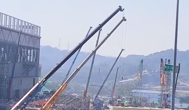 台积电宝山厂工地又传出有工人在高楼层互殴，还看见疑似有男子拿着铁条要助阵。（图／翻摄影片）