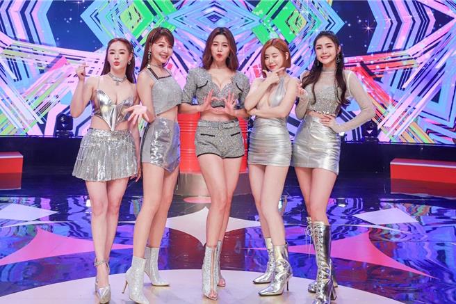 陳又榕（左起）、謝京穎 、白家綺 、DJ Soda 、楊淨宇組成女團。（民視提供）