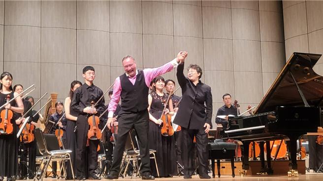 第二屆國家青年交響樂團巡迴音樂會開跑，本屆指揮為陳美安，獨奏家為加拿大鋼琴家喬恩·基穆拉·帕克。（李欣恬攝）