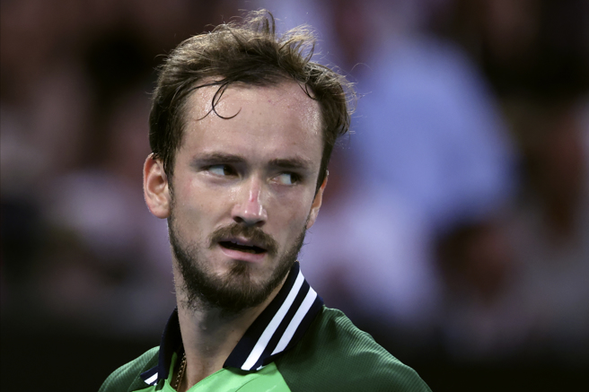 俄羅斯麥維德夫浪費盤數2比0領先，再次錯過澳網男單冠軍。（美聯社）