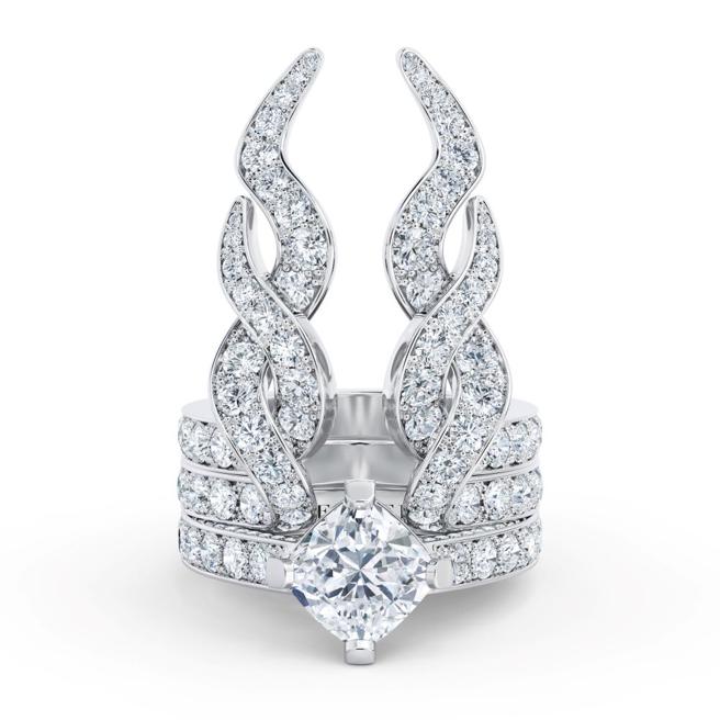 De Beers Forces of Nature系列大彎角羚戒指，409萬元。（De Beers提供）