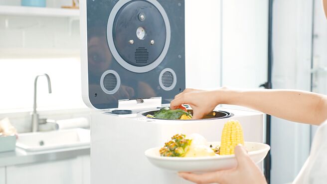 MEGA厨余机皇以大容量、超强绞碎力为特色，2万980元 。（MEGA厨余机皇提供）