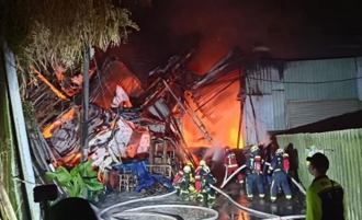 基隆石化工廠暗夜惡火 全面燃燒！火舌濃煙亂竄