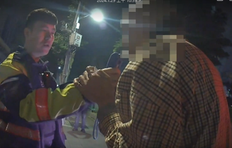 四海幫前堂主遭毆後開賓士酒駕遇警攔！狂盧吹三次酒測值曝光