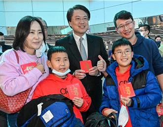 春節連假將至 林右昌視導桃機旅客通關作業