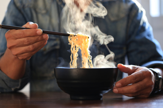 高雄「1碗阳春麵60元」 他嘆物价飞涨回不去 网看1点全骂翻