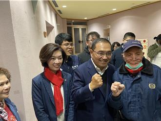 宜蘭謝票支持者落淚 侯友宜輕拍安慰：麥哭啦