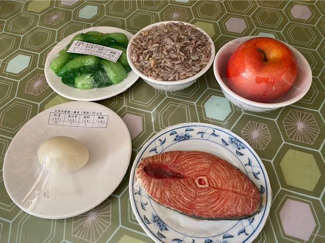 蛋、鱼肉、瘦肉等都是富含高蛋白质的食物（见图），高医冈山医院筹设营运处营养室副主任苏怡如建议癌症病患应均衡饮食。（高医冈山医院筹设营运处提供／林瑞益高雄传真）