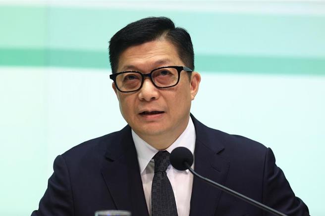 鄧炳強：《香港國安法》不影響一般市民，心懷不軌的人才會懼怕法律。（中通社）