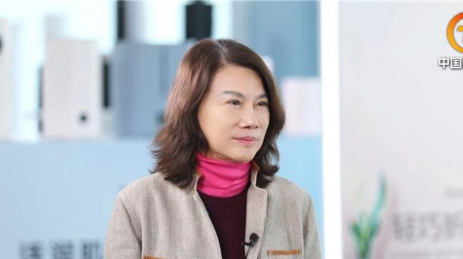 格力電器董事長董明珠宣布，多發2億人民幣年終獎，「要讓員工有尊嚴地工作」 。（中國台灣網）