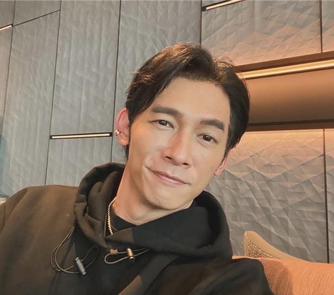 温昇豪駁斥與李進良交情生變傳言，說明《整外春秋》停拍原因。（摘自温昇豪臉書）