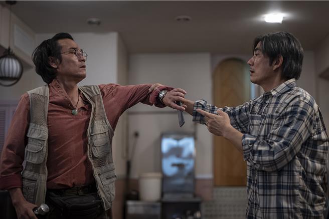 林家栋（左）和任贤齐在《临时劫案》里饰演难兄难弟。（华映提供）