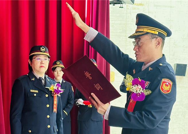 竹北分局长张世儒宣誓就职。（新竹县警局提供／罗浚滨新竹传真）